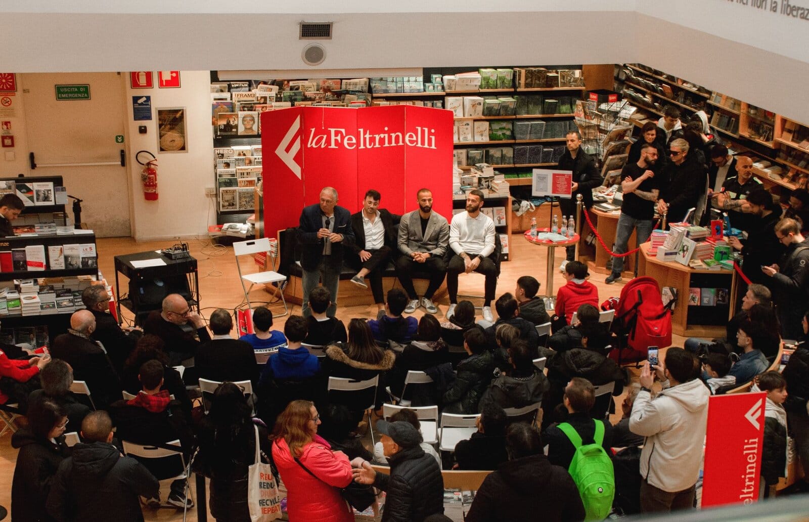 La presentazione del libro Quella notte alla fonte magica a laFeltrinelli di Bari
